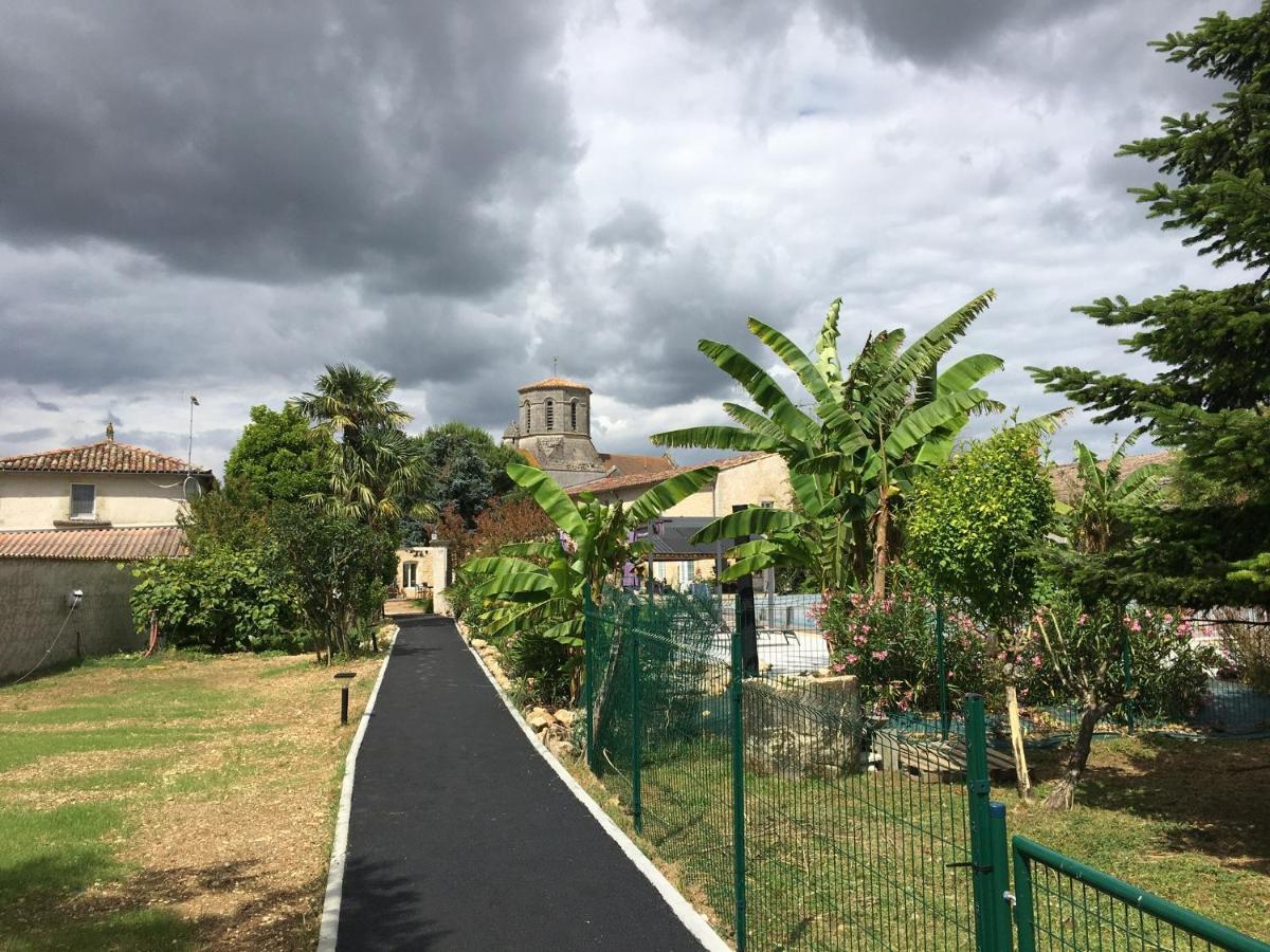 Gites Jardin-Darcy - Piscine Au Sel Bois Luaran gambar